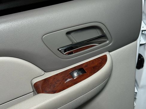 Used 2012 Chevrolet Suburban LT image 21