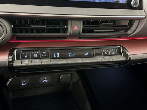 Used 2024 Toyota Prius Prime Premium image 24