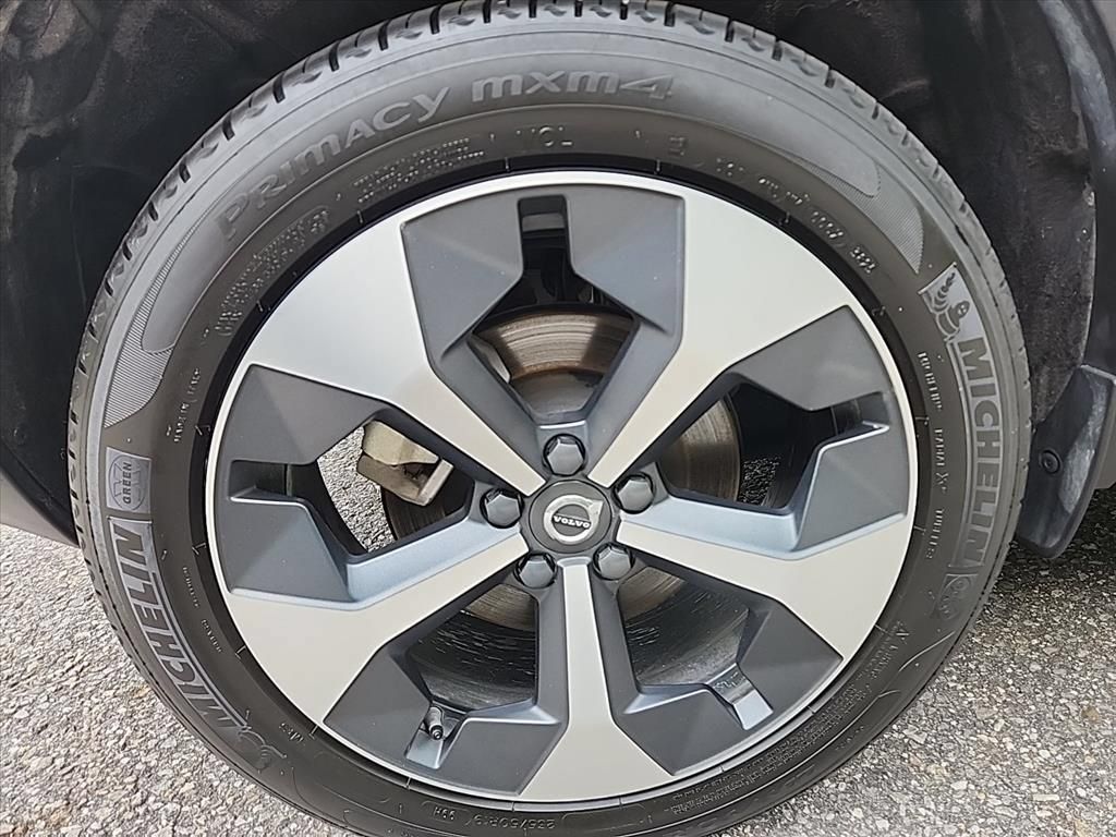 Certified 2026 Volvo XC40 B5 Plus AWD/4WD image 11