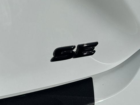 Used 2025 Toyota Camry SE w/ Convenience Package image 13