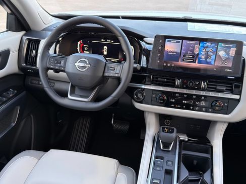 New 2026 Nissan Pathfinder SL FWD image 9