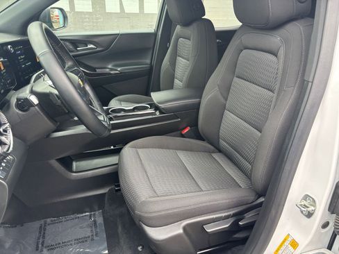 Used 2025 Chevrolet Equinox LT image 32