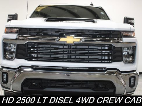 Used 2025 Chevrolet Silverado 2500 LT w/ Convenience Package AWD/4WD image 2