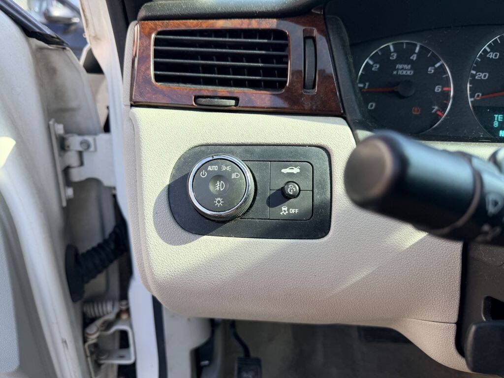 Used 2006 Chevrolet Impala LT FWD image 12