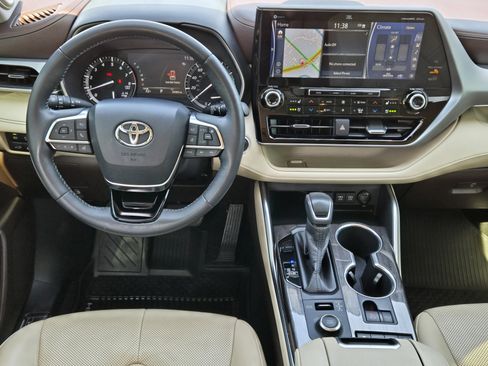 Used 2020 Toyota Highlander Platinum image 24