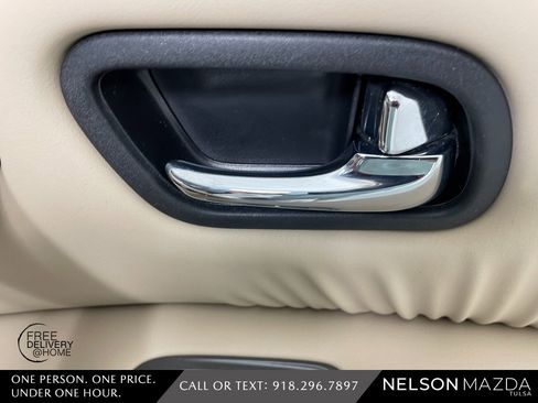 Used 2017 Nissan Armada Platinum w/ Interior Lighting Package image 42