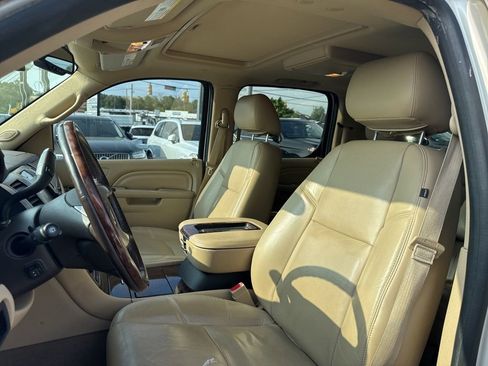 Used 2014 Cadillac Escalade ESV Premium AWD/4WD image 16
