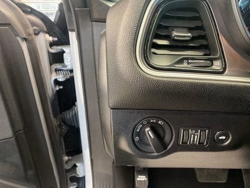 Used 2022 Dodge Challenger SXT RWD image 11