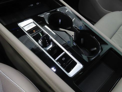 New 2025 Volkswagen Atlas SEL Premium R-Line image 17