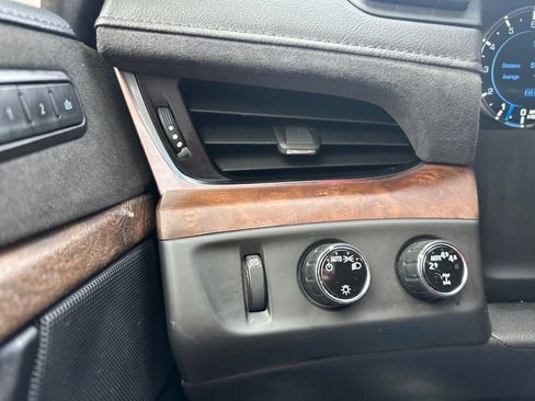 Used 2019 Cadillac Escalade Luxury image 35