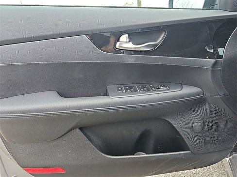 Used 2023 Kia Forte GT-Line w/ GT-Line Technology Package image 13