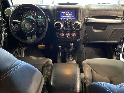 Used 2018 Jeep Wrangler Unlimited Rubicon w/ Connectivity Group image 5