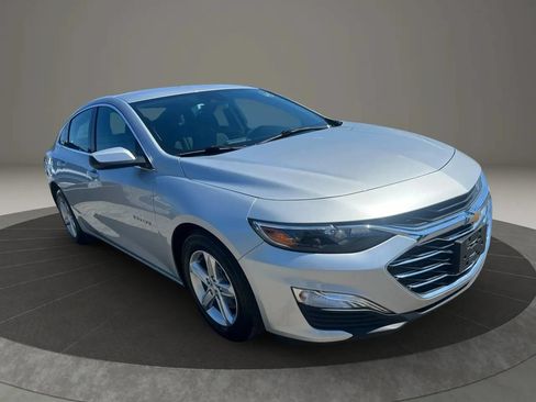 Used 2022 Chevrolet Malibu LS w/ Driver Confidence Package II FWD image 3