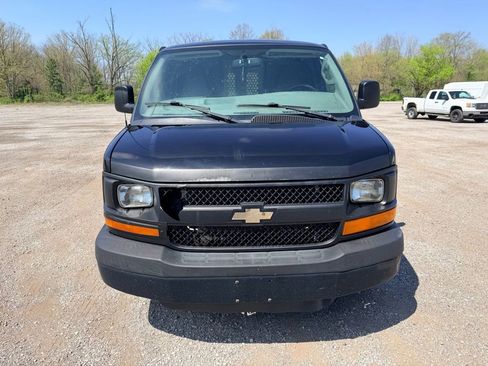 Used 2016 Chevrolet Express 2500 RWD image 2