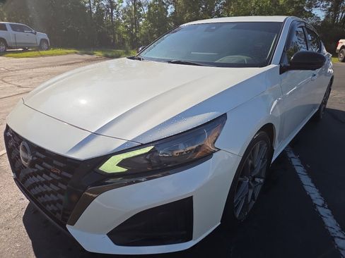 Used 2023 Nissan Altima 2.0 SR image 1