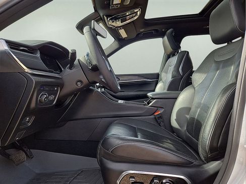 Used 2023 Jeep Grand Cherokee Overland w/ Luxury Tech Group IV image 27