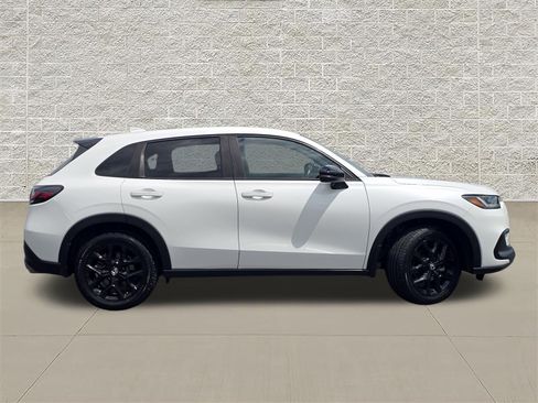 Used 2023 Honda HR-V Sport image 8