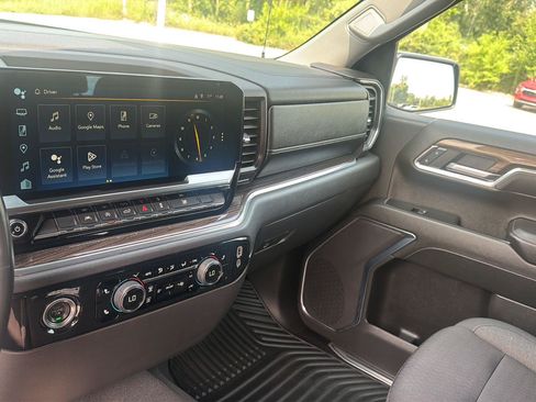 Used 2024 Chevrolet Silverado 1500 LT AWD/4WD image 16