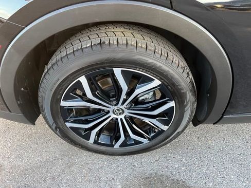 Used 2024 Toyota Crown XLE image 18