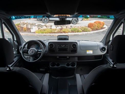 Used 2025 Mercedes-Benz Sprinter 2500 image 29