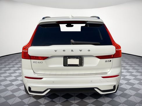 Used 2024 Volvo XC60 B5 Plus w/ Protection Package Premier AWD/4WD image 11
