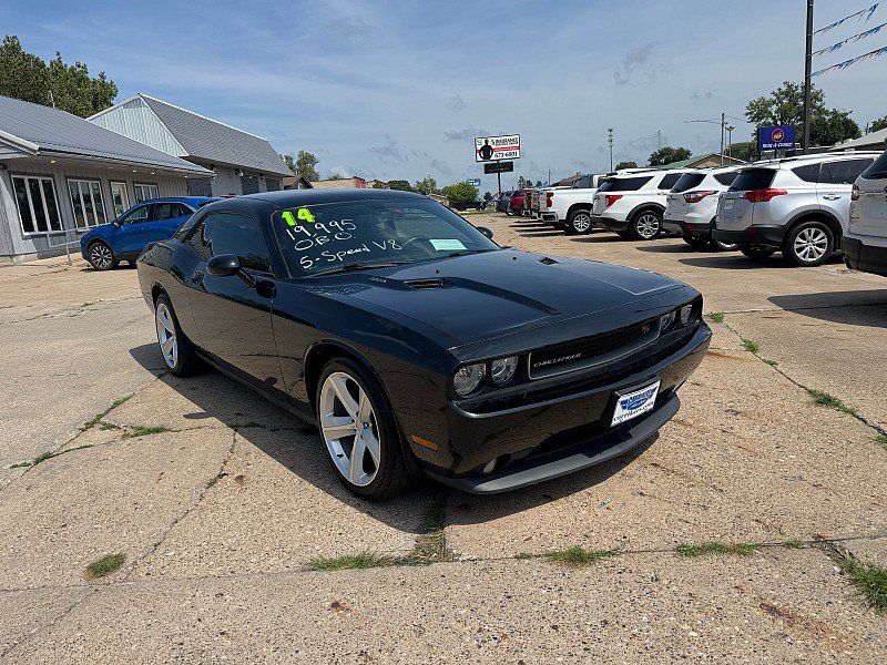 Used 2014 Dodge Challenger R/T RWD image 1