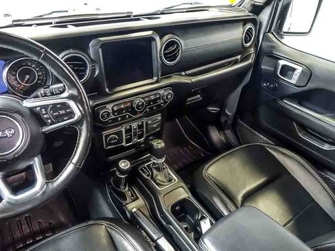Used 2019 Jeep Wrangler Unlimited Sahara AWD/4WD image 17