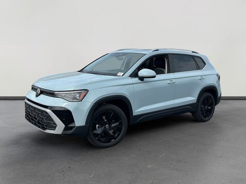 New 2026 Volkswagen Taos SE FWD image 1