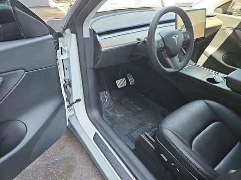 Used 2022 Tesla Model Y Performance AWD/4WD image 10