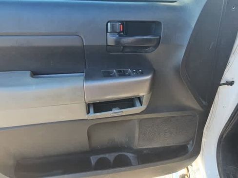 Used 2012 Toyota Tundra 4x4 CrewMax image 9