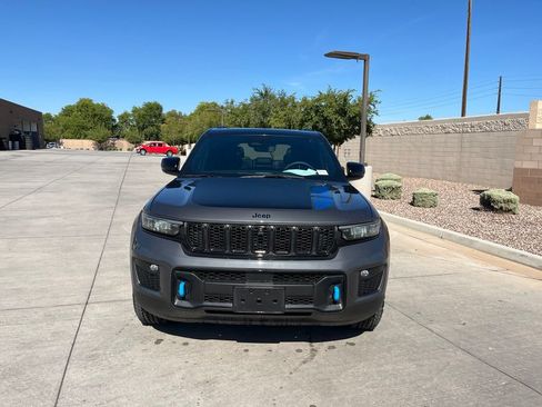 Used 2024 Jeep Grand Cherokee Trailhawk AWD/4WD image 3