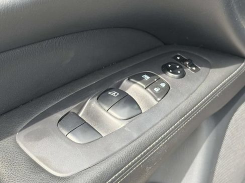 Used 2020 Nissan Pathfinder S AWD/4WD image 33