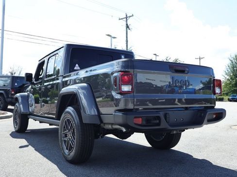 Used 2025 Jeep Gladiator Sport AWD/4WD image 9