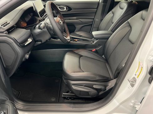 New 2026 Jeep Compass Latitude image 17