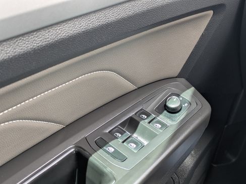 Used 2023 Volkswagen Atlas SE w/ Panoramic Sunroof Package FWD image 28