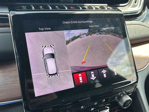 Used 2024 Jeep Grand Cherokee Summit w/ Luxury Tech Group V AWD/4WD image 11