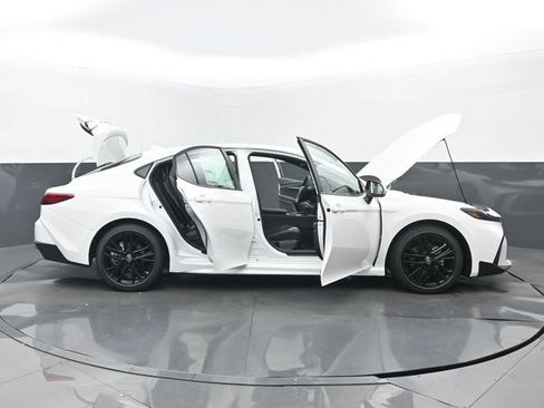 New 2026 Toyota Camry SE FWD image 31