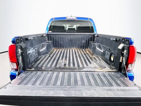 Used 2018 Toyota Tacoma TRD Sport image 28