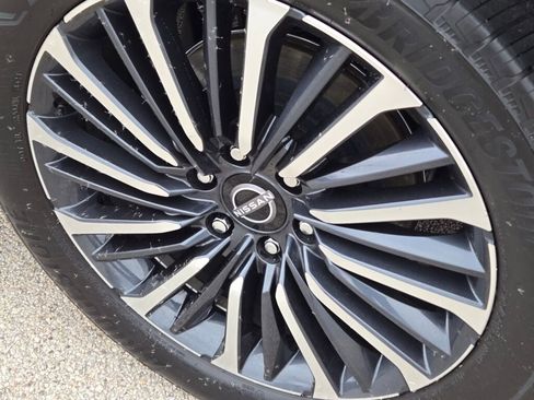 Used 2025 Nissan Armada Platinum Reserve image 18