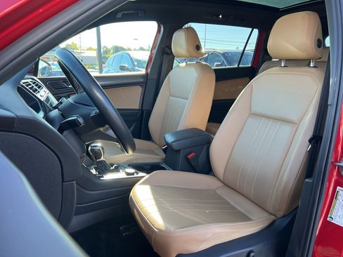 Used 2022 Volkswagen Tiguan SE image 18