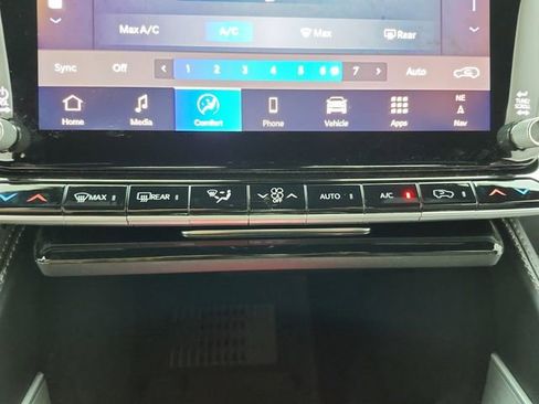 New 2026 Jeep Grand Wagoneer Limited w/ HD Trailer Tow Package image 34