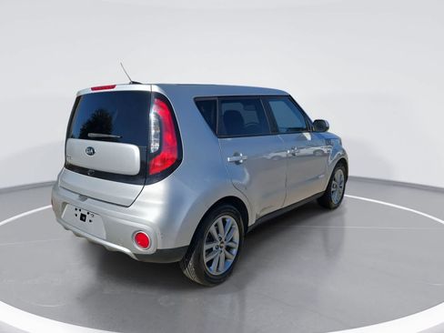 Used 2018 Kia Soul + FWD image 8