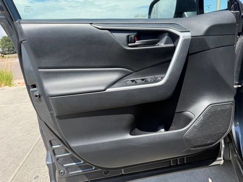 Used 2020 Toyota RAV4 LE w/ Carpet Mat Package AWD/4WD image 10
