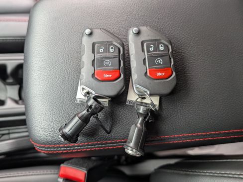 Used 2024 Jeep Wrangler Rubicon w/ Convenience Group image 34