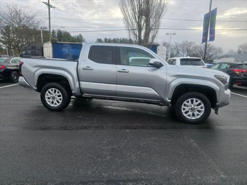 Certified 2024 Toyota Tacoma SR5 AWD/4WD image 9