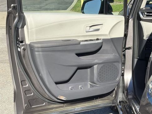 Used 2022 Toyota Sienna XLE w/ XLE Plus Package image 24