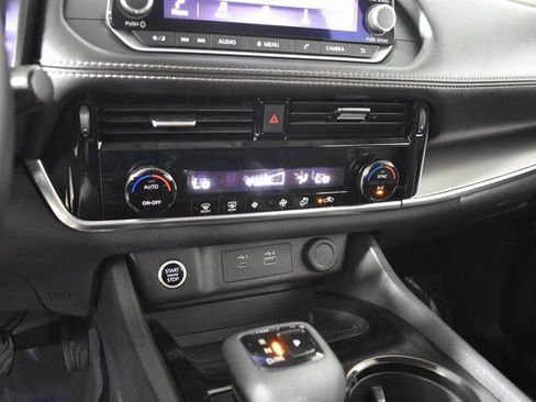 Certified 2023 Nissan Rogue SV image 24