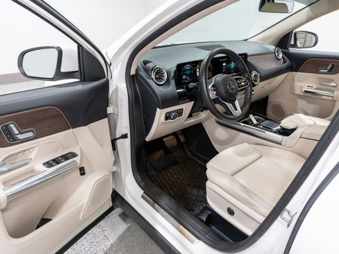 Used 2023 Mercedes-Benz GLA 250 w/ Premium Package image 12