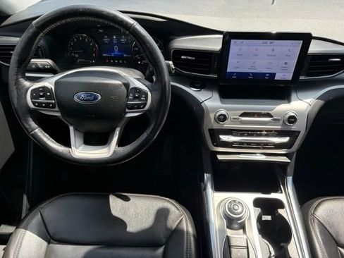 Used 2022 Ford Explorer XLT AWD/4WD image 3