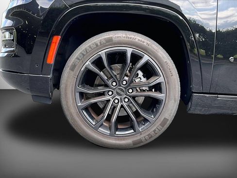 Certified 2024 Jeep Grand Wagoneer L Series II w/ Quick Order Packagew 28T AWD/4WD image 34